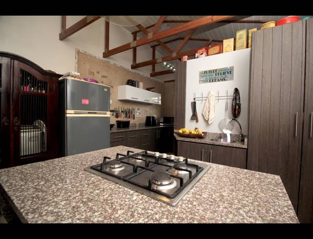 5 BEDROOM HOUSE FOR SALE IN FRAAIUITSIG